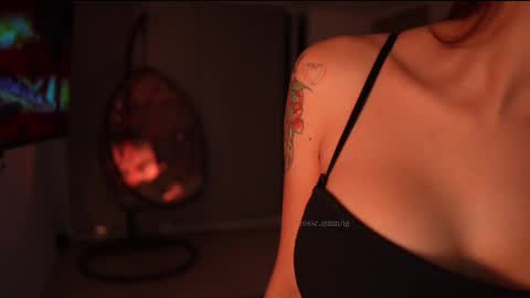 Snapshot of rosseyquiin chatting on 02.24.25 Rossey online show from 02.24.25