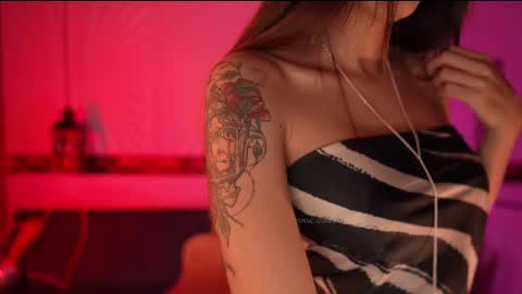 Snapshot of rosseyquiin chatting on 03.03.25 Rossey online show from 03.03.25