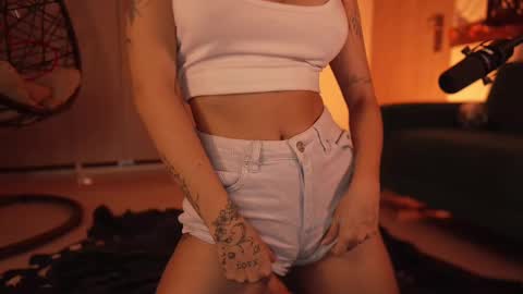 Snapshot of rosseyquiin chatting on 03.10.25 Rossey online show from 03.10.25