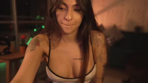 Snapshot of rosseyquiin chatting on 09.20.25 Rossey online show from 09.20.25