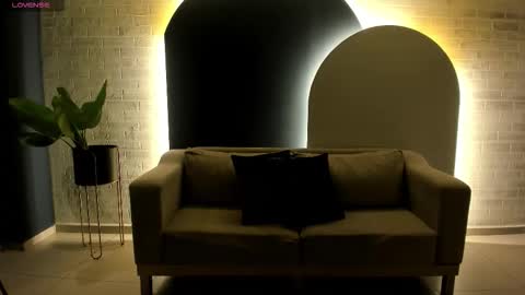 Rossie Rhoades online show from 10.20.25