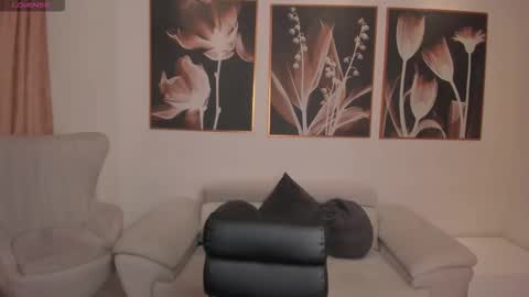 Snapshot of rossirivers chatting on 12.20.25 Rossie Rivers online show from 12.20.25