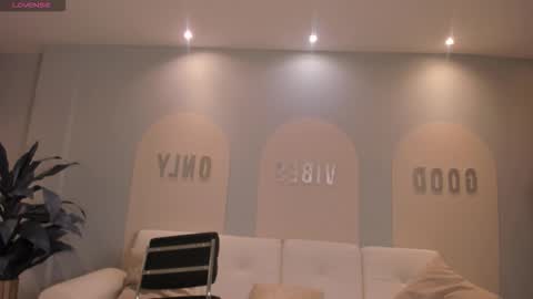 Snapshot of rossirivers chatting on 01.11.26 Rossie Rivers online show from 01.11.26