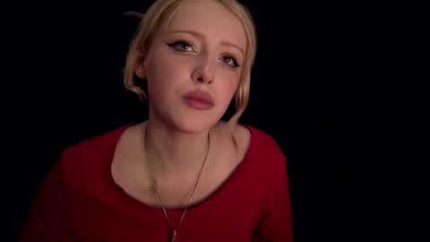 Snapshot of rosy_petal chatting on 10.15.25 rosy_petal online show from 10.15.25