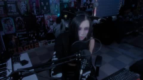 Snapshot of rotten_dreams chatting on 02.11.25 rot online show from 02.11.25