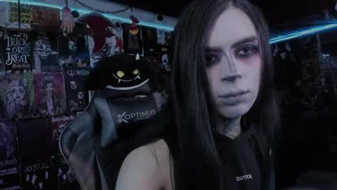 Snapshot of rotten_dreams chatting on 09.09.25 rot online show from 09.09.25