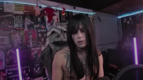 Snapshot of rotten_dreams chatting on 03.23.26 rot online show from 03.23.26