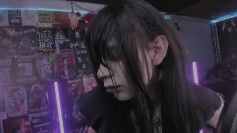 Snapshot of rotten_dreams chatting on 04.13.26 rot online show from 04.13.26