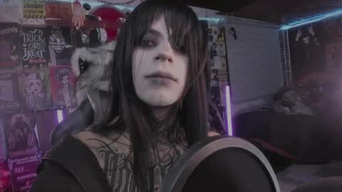Snapshot of rotten_dreams chatting on 04.14.26 rot online show from 04.14.26