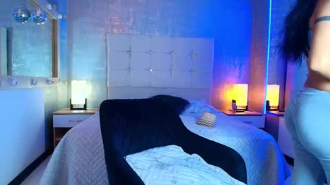 Snapshot of rouse_fg chatting on 10.23.25 Rouse Fg online show from 10.23.25