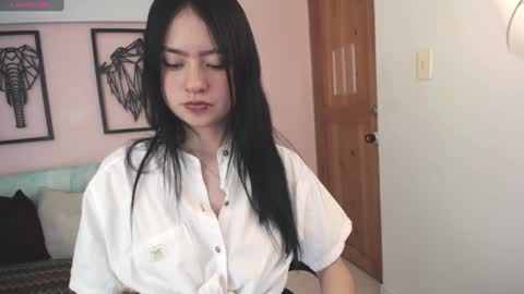 Snapshot of rousee_v chatting on 12.11.24 Rousee online show from 12.11.24