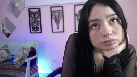 Snapshot of rousee_v chatting on 01.18.25 Rousee online show from 01.18.25