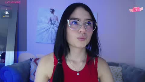 Snapshot of rousee_v chatting on 01.22.25 Rousee online show from 01.22.25