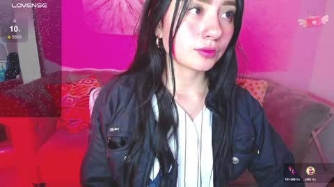 Snapshot of rousee_v chatting on 02.05.25 Rousee online show from 02.05.25