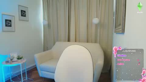 Snapshot of rousee_v chatting on 09.22.25 Rousee online show from 09.22.25