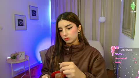 Snapshot of rousee_v chatting on 10.04.25 Rousee online show from 10.04.25