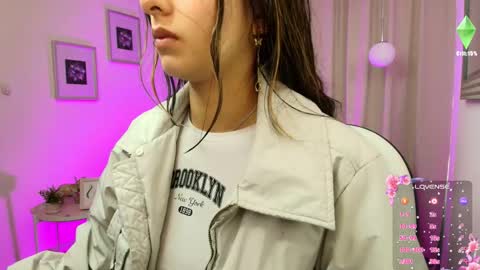 Snapshot of rousee_v chatting on 11.20.25 Rousee online show from 11.20.25