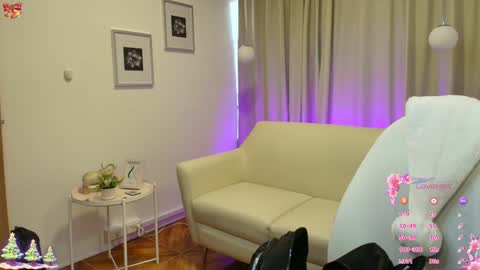 Snapshot of rousee_v chatting on 12.05.25 Rousee online show from 12.05.25