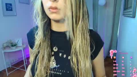 Snapshot of rousee_v chatting on 01.08.26 Rousee online show from 01.08.26