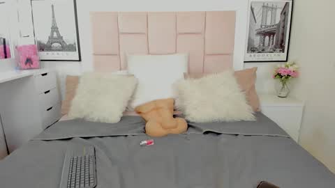 Snapshot of rousefox1 chatting on 09.26.25 Valeria online show from 09.26.25