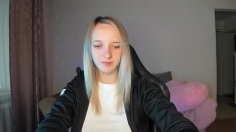 Snapshot of rousereed chatting on 10.03.25 Rouse online show from 10.03.25