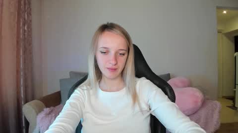 Snapshot of rousereed chatting on 10.04.25 Rouse online show from 10.04.25