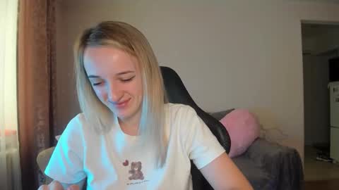 Snapshot of rousereed chatting on 10.12.25 Rouse online show from 10.12.25