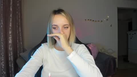 Snapshot of rousereed chatting on 10.25.25 Rouse online show from 10.25.25