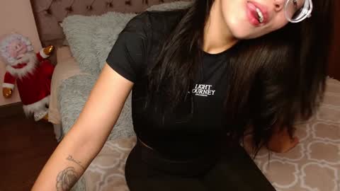 Snapshot of rouss_henao chatting on 01.05.25 Rouss marie henao online show from 01.05.25