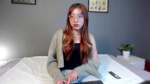 Snapshot of roussy_spicy chatting on 06.12.26 Roussy online show from 06.12.26