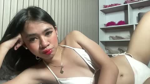 Snapshot of roweena_rodrigo69x chatting on 05.12.26 roweena online show from 05.12.26