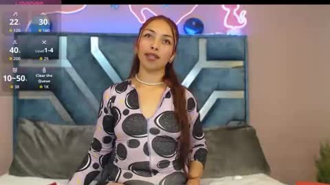 Snapshot of roxan_fox_ chatting on 04.28.26 Roxane online show from 04.28.26