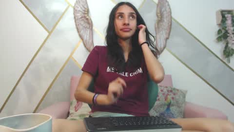 Snapshot of roxana_cyrano chatting on 01.03.25   online show from 01.03.25