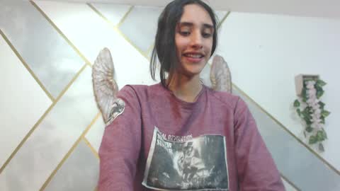 Snapshot of roxana_cyrano chatting on 02.17.25   online show from 02.17.25