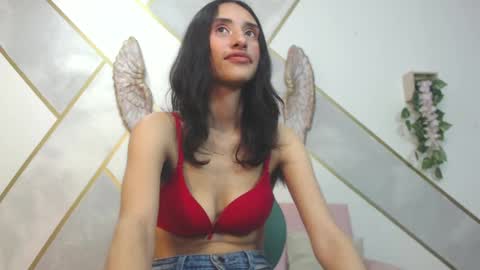 Snapshot of roxana_cyrano chatting on 02.17.25   online show from 02.17.25