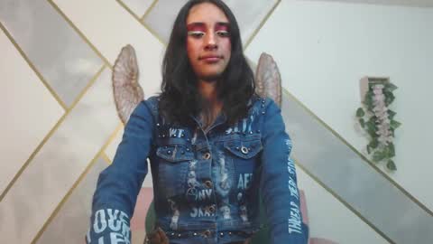 Snapshot of roxana_cyrano chatting on 02.26.25   online show from 02.26.25