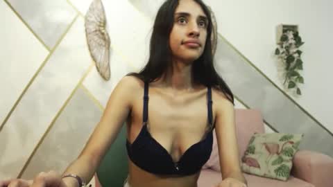 Snapshot of roxana_cyrano chatting on 10.11.25   online show from 10.11.25