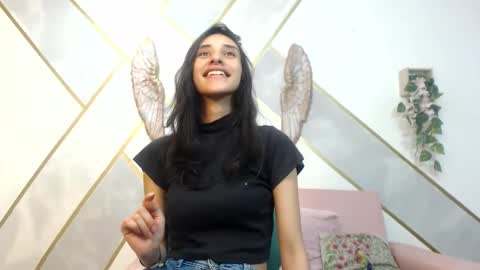 Snapshot of roxana_cyrano chatting on 10.24.25   online show from 10.24.25