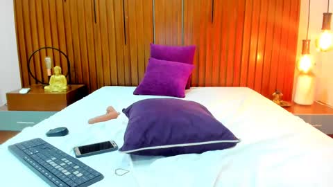 Roxana   online show from 02.23.25