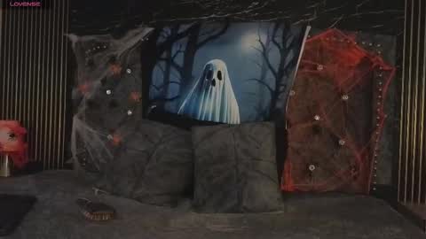 roxana_scottt online show from 10.31.25