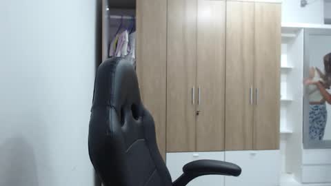 Snapshot of roxanalove7 chatting on 11.27.25 Roxana online show from 11.27.25