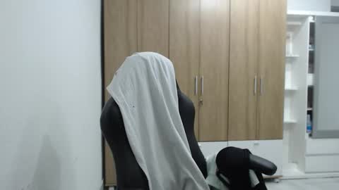 Snapshot of roxanalove7 chatting on 12.04.25 Roxana online show from 12.04.25