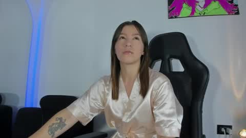 Snapshot of roxanne_jones1 chatting on 06.18.26 roxanne online show from 06.18.26