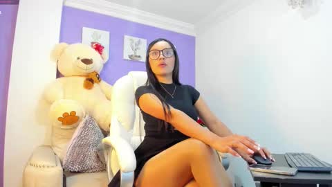 Roxanne evans   Schedule 700 -1400GTM-5 online show from 12.01.25