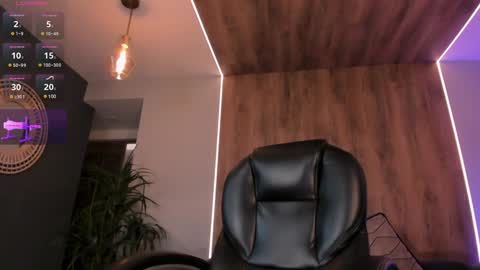 Snapshot of roxannehill_ chatting on 12.19.24 Roxanne Hill online show from 12.19.24