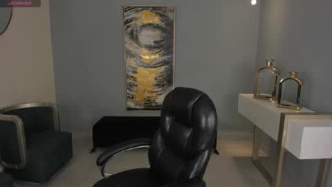 Roxanne Hill  online show from 10.25.25