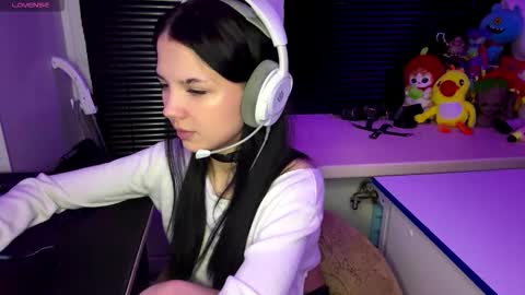 Snapshot of roxiepiurkowski chatting on 10.21.25 Hana online show from 10.21.25