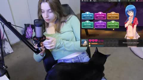 Snapshot of roxiethefox chatting on 10.09.25 roxie online show from 10.09.25