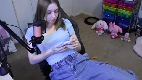 Snapshot of roxiethefox chatting on 10.10.25 roxie online show from 10.10.25