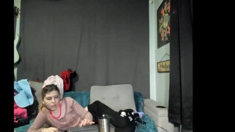 roxihazeleyes online show from 11.20.25